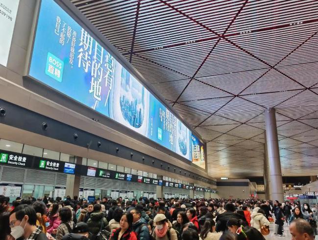 有人说哈尔滨今年不火了，实话告诉你，哈尔滨今年不是不火了，而是已经不需要在网上大