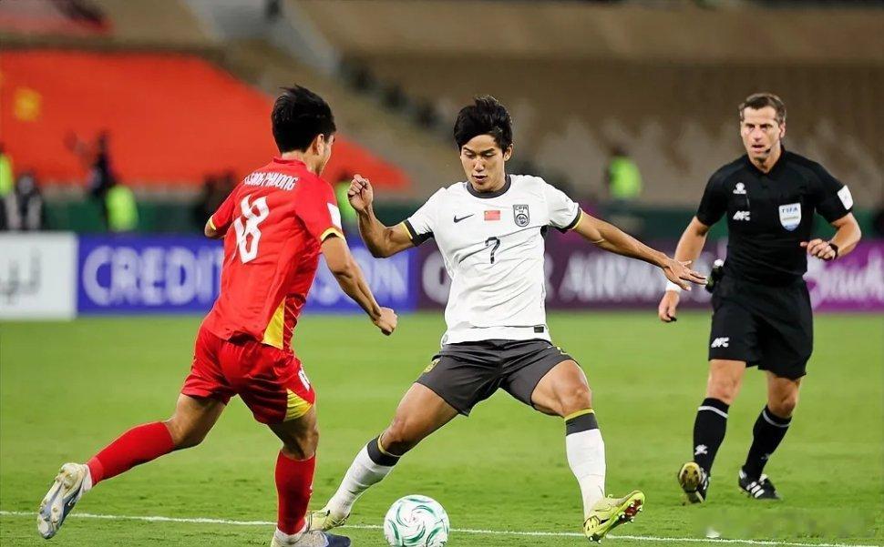 U23国足3比0越南U23历史性突破，中国国青打进亚洲杯决赛！这成绩换在20多年