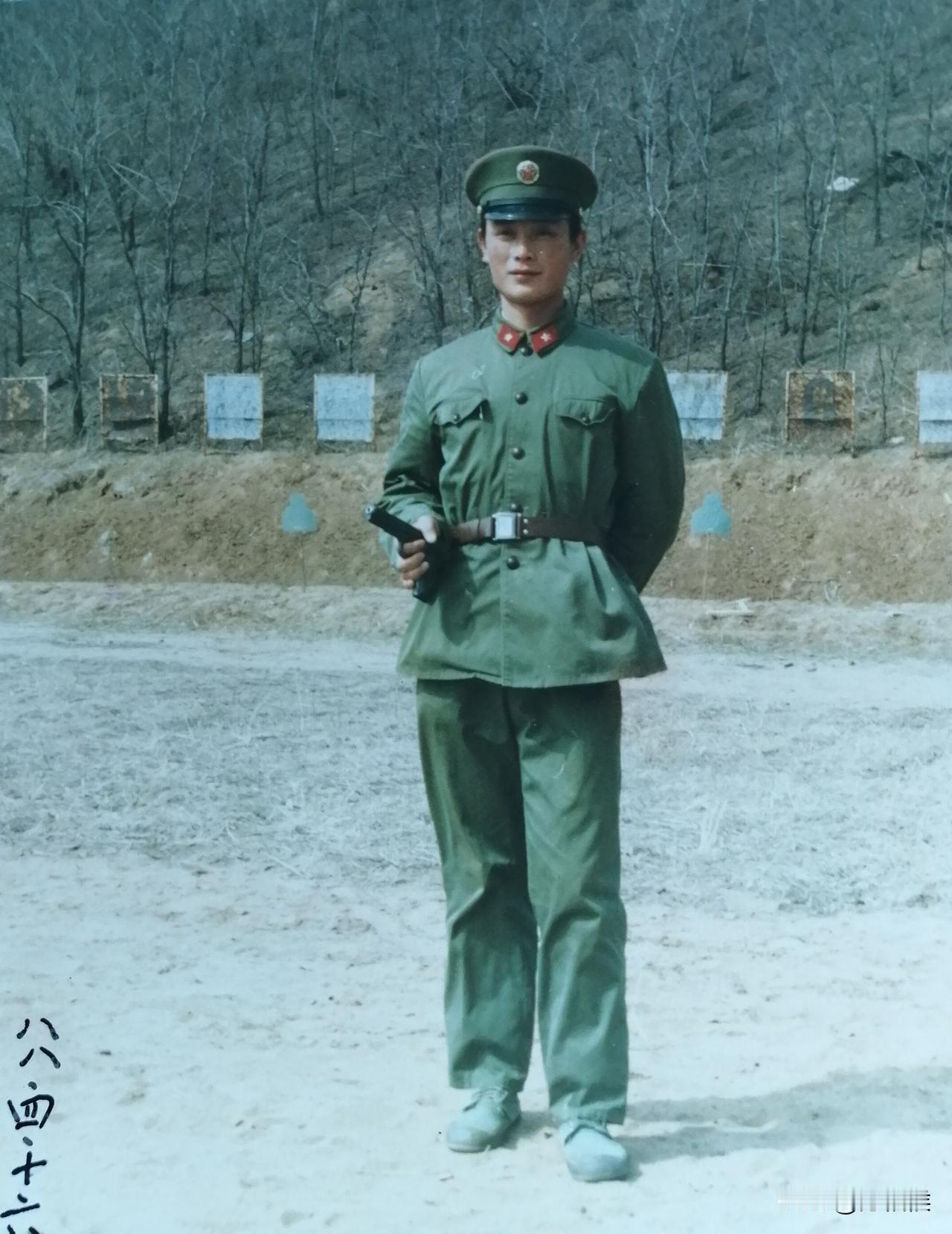 还是那个靶场，还是那个角度，当兵的我又长了一岁，很遗憾，没有5发五四手枪子弹打出