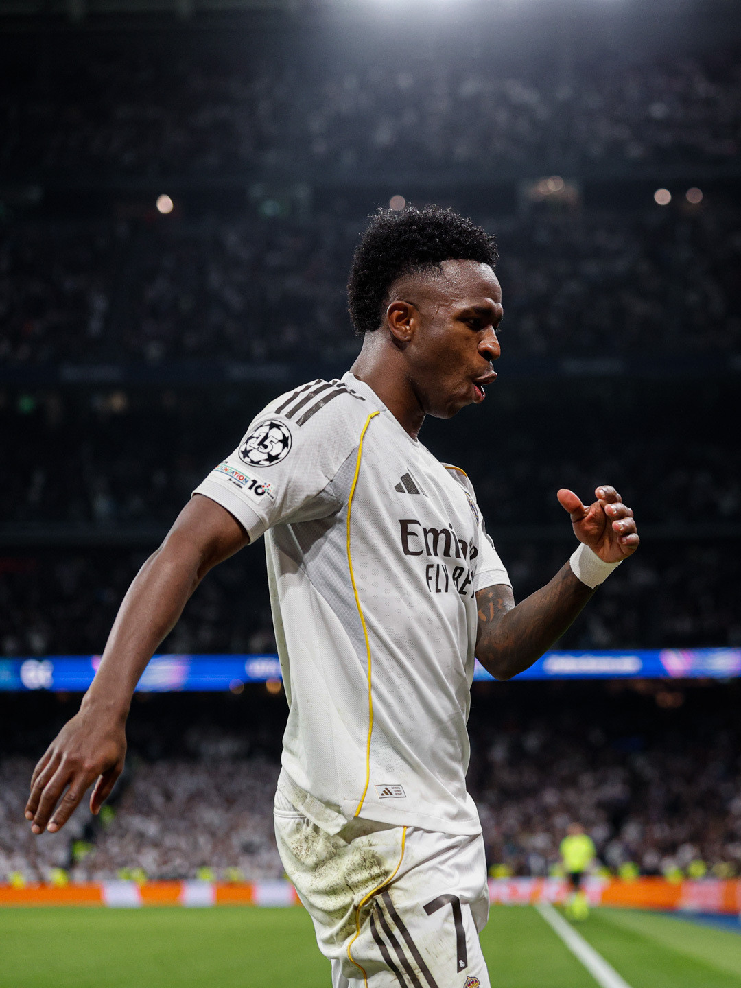 威尼修斯（14球）超越内马尔（13球），成为欧冠淘汰赛进球最多的巴西球员。皇马2