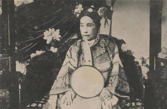 慈禧的最后一天，早晨还在处理光绪后事，下午就穿上了寿衣1908年深秋，紫禁城