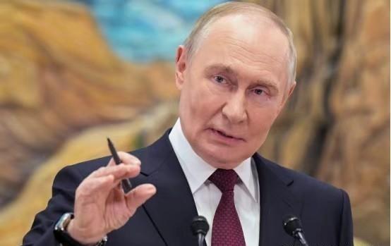 普京给了俄罗斯，三百年来最大的觉醒！中国的35万亿，力不可挡。有专家说，普京才是