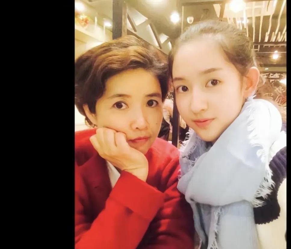 王玉雯说自己想成为父母的骄傲，直言：“因为我父母本来就比同龄人的父母大个十几岁，