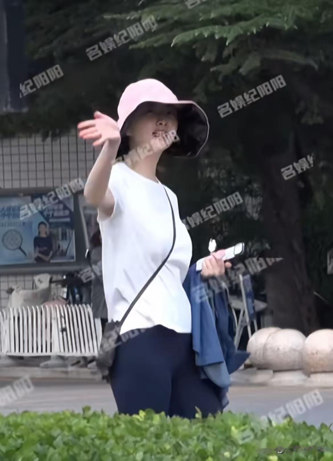 不得不说她的心态是是正好[无奈吐舌]