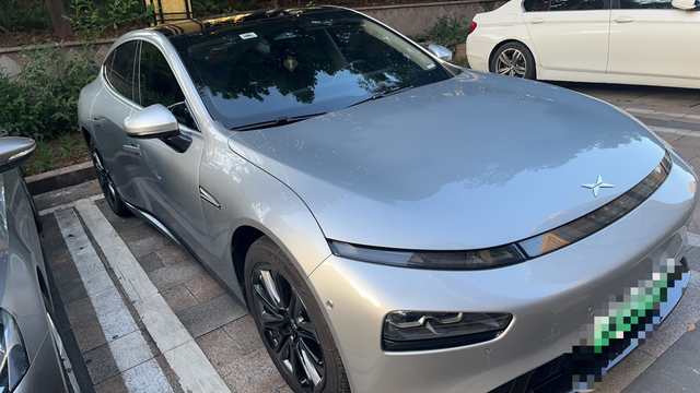 小鹏p7670n续航其实一般开了几万公里了，暴力驾驶过一段时间，基本就是急加