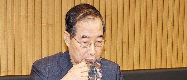 韩国代总统临走前又使坏天呐！这事儿听着就像电视剧里演的一