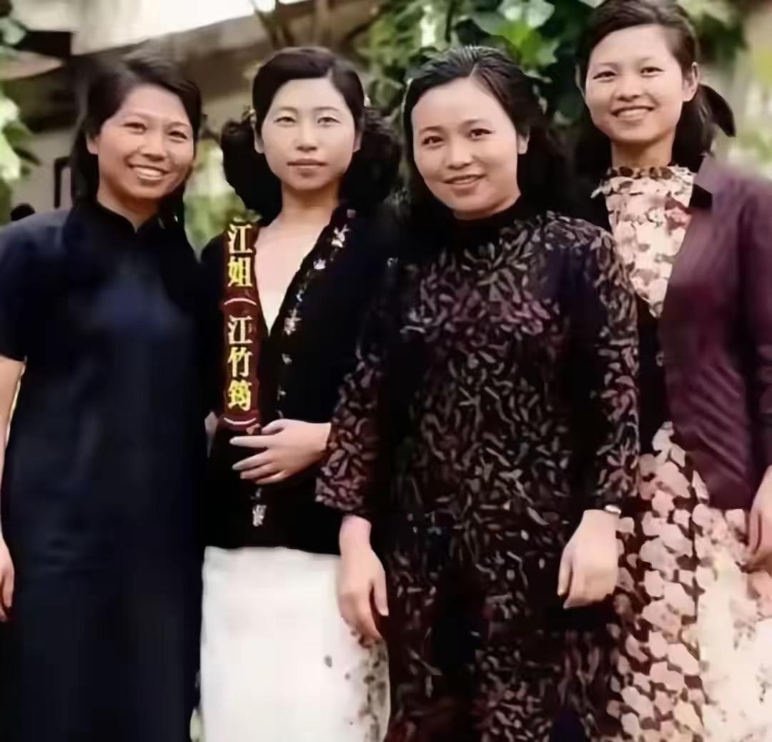 罕见老照片！江姐江竹筠真实留影，温婉外表下藏着钢铁信仰江姐江竹筠铭记革命先