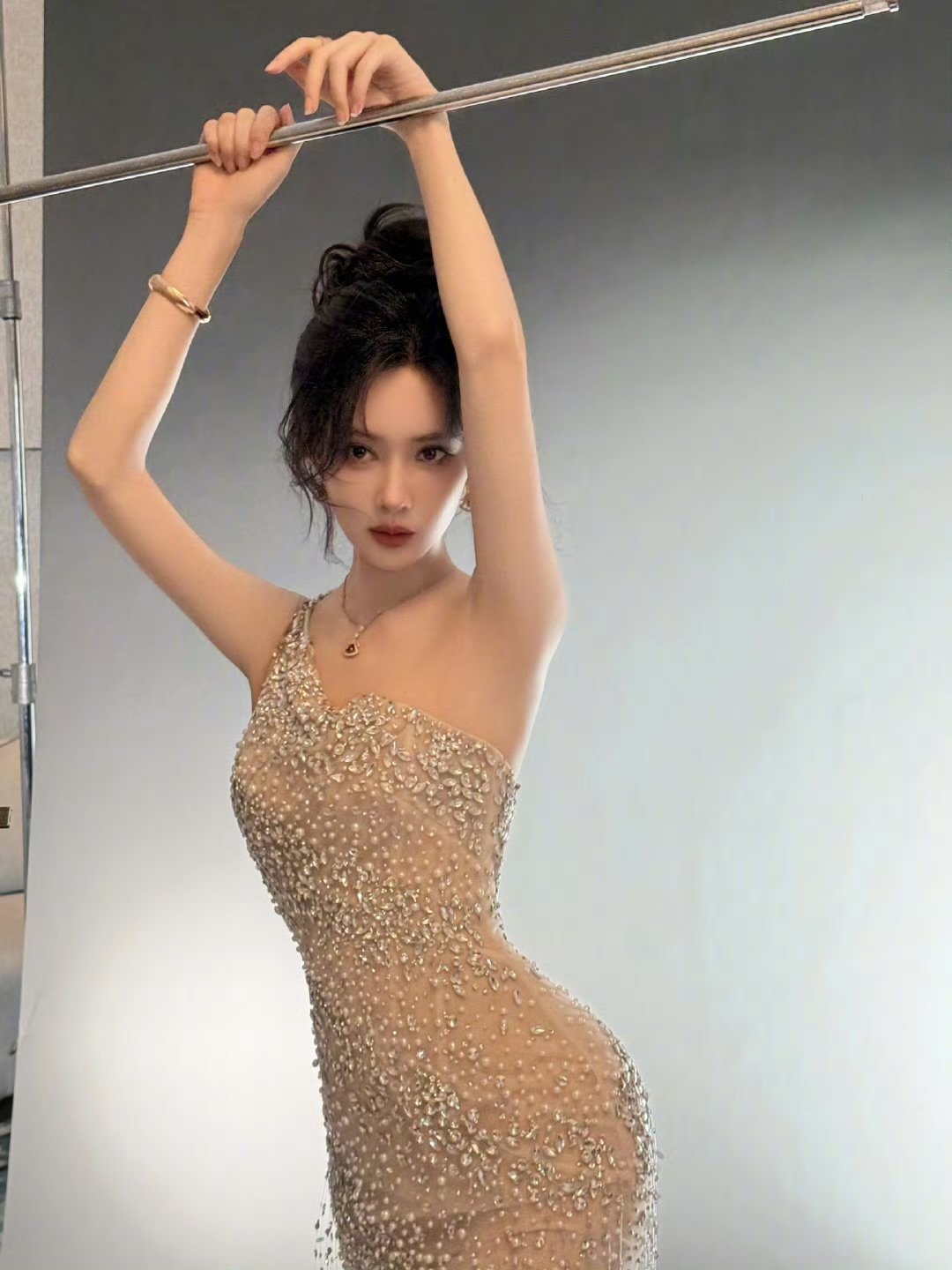 孟子义身材比例孟子义的身材曲线啊啊啊啊孟姐的这个身材曲线勾鼠我辣～​​​