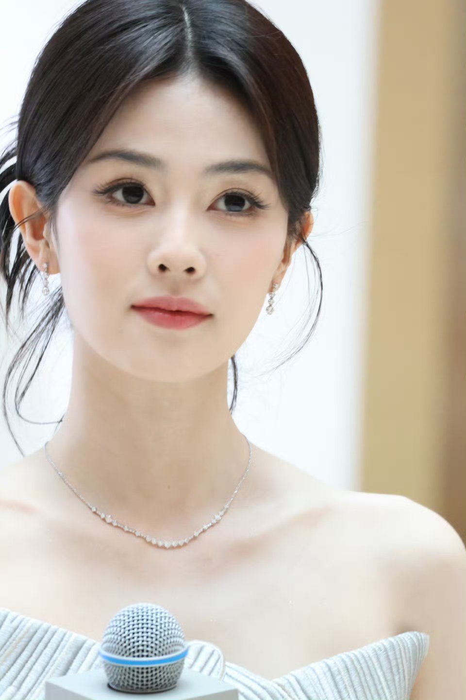 白鹿最新状态美得很权威啊！进组多进组[捂眼睛][捂眼睛][捂眼睛]​​​