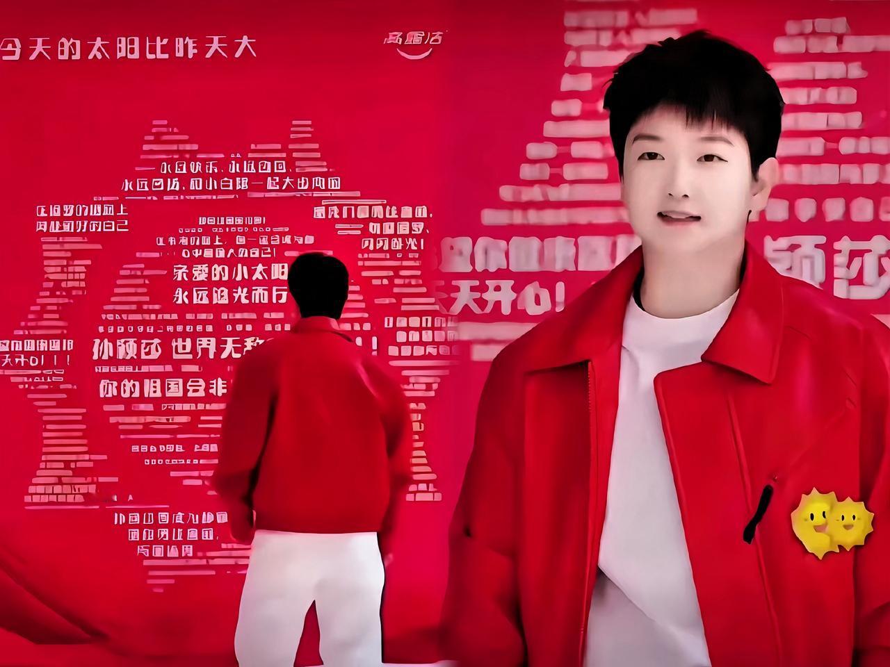 主持人给了莎莎一个超大惊喜！主持人笑着对莎莎说：“莎莎，今天为你准备了特别