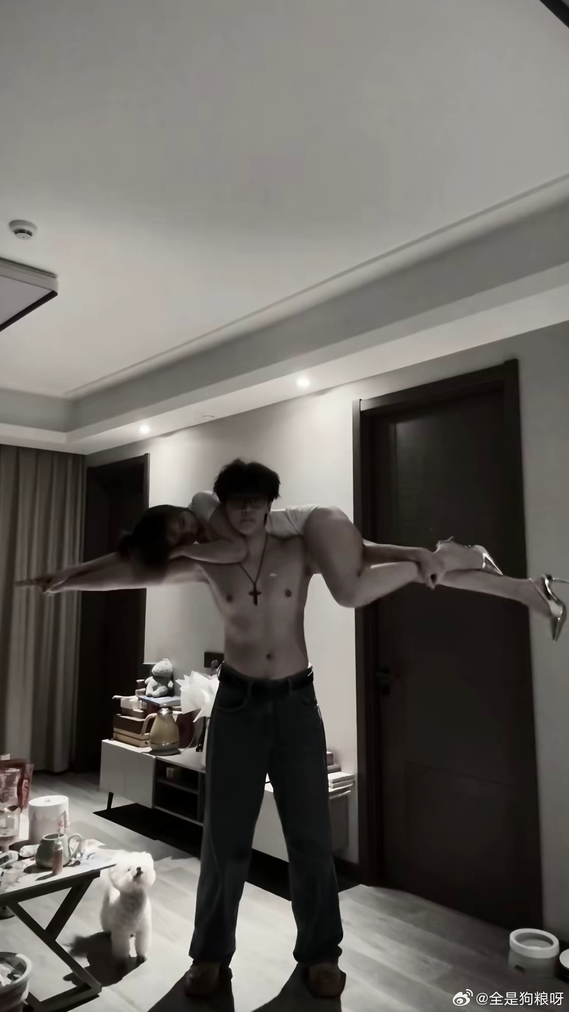 男人只需要扛得起事和自己的女人​​​