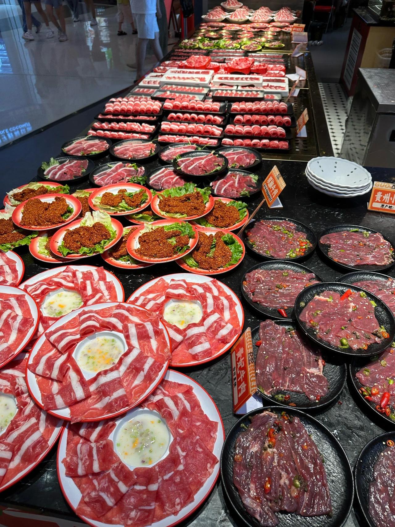 高端自助餐一片倒，59元牛肋条自助却遍地开花。牛肋条到底胜在哪里？这门生意就真的