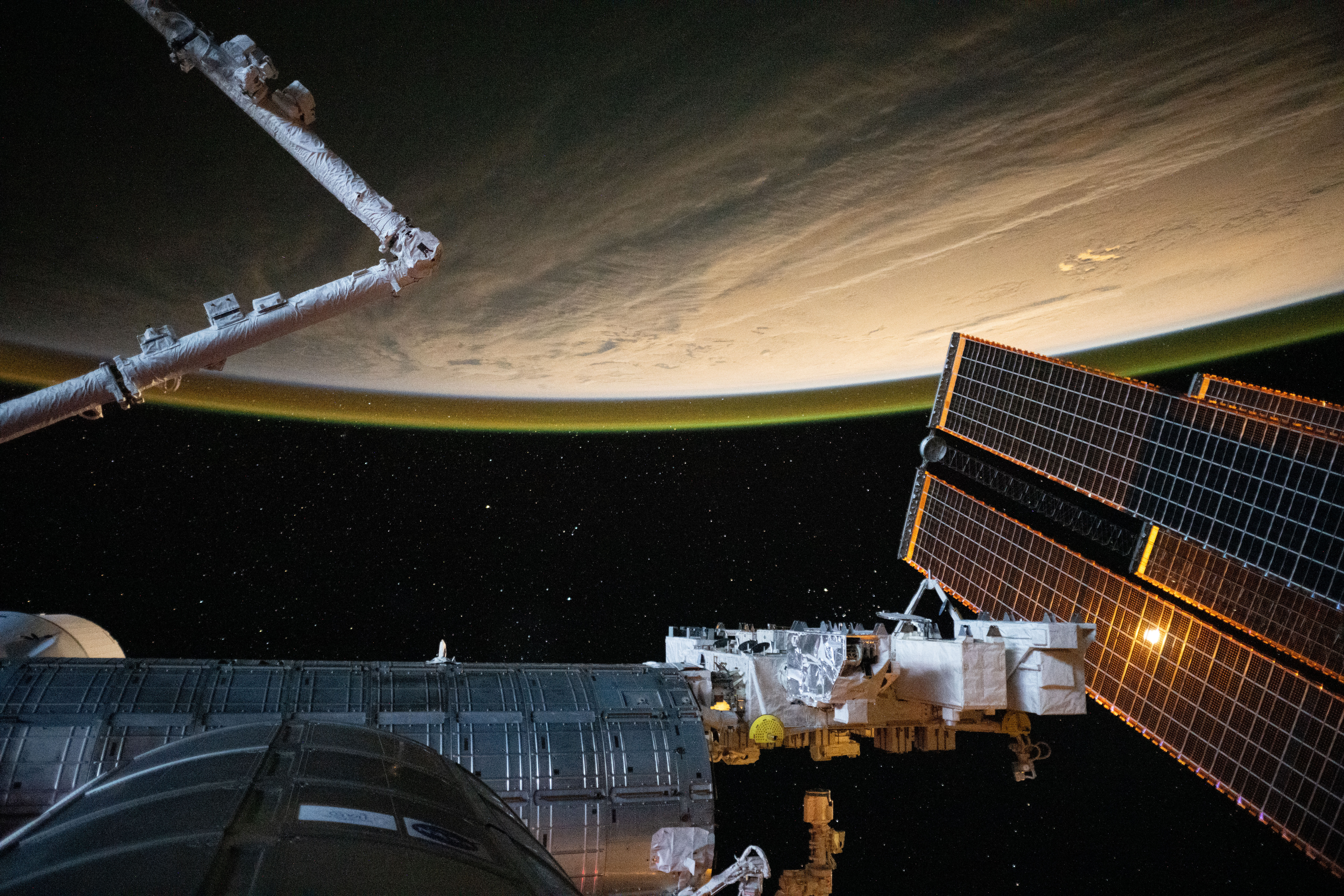 截止今日，12月的14天内全球已经完成了21次轨道级发射，平均2天3发。下周更是