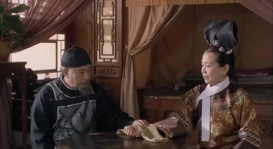 重温《甄嬛传》陈大夫诊脉争议：是漏洞还是伏笔？华妃诊脉名场面再引热议：陈大