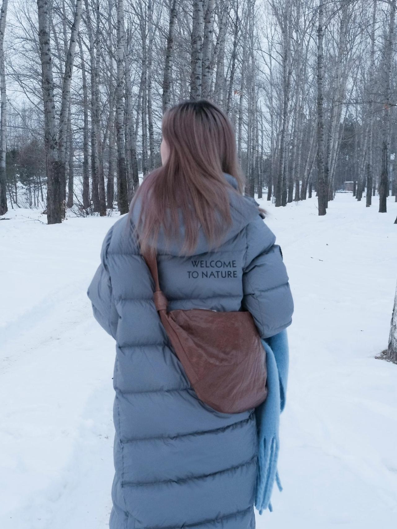 唉，穷人想过个体面冬咋就这么难！有女生去哈尔滨玩，花2600买的厚羽绒服，竟打