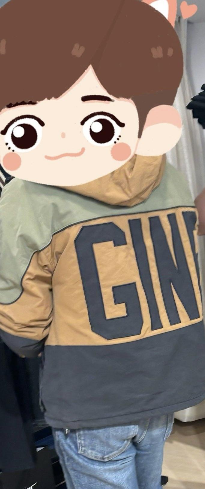 襄阳18岁小伙雪天穿单衣办证，民警暖心举动看哭全网湖北襄阳2月，18岁小伙