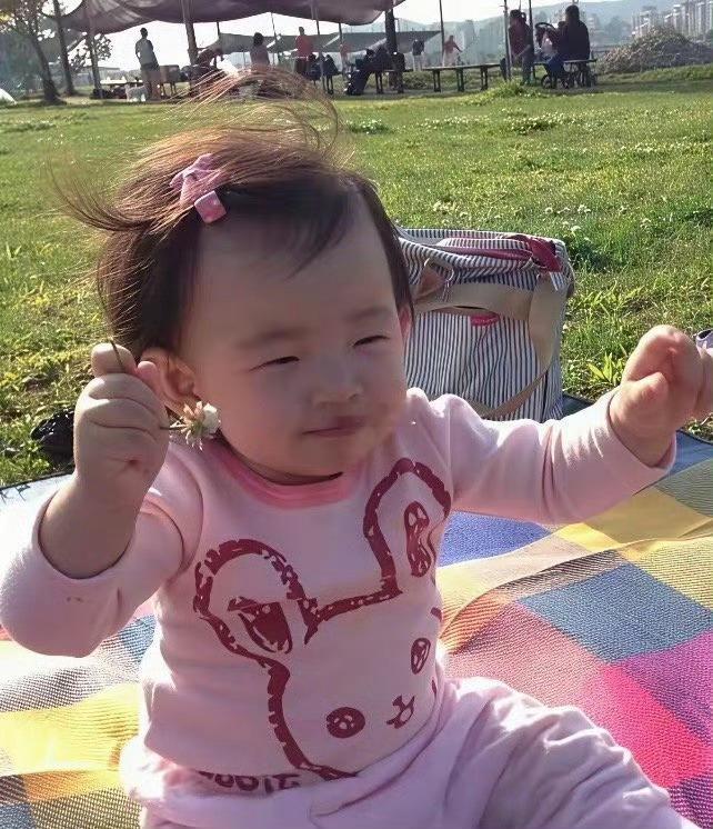 真的越来越像大S了...小玥儿长大了遗传了妈妈美丽的基因...也和妈妈一样拥有一