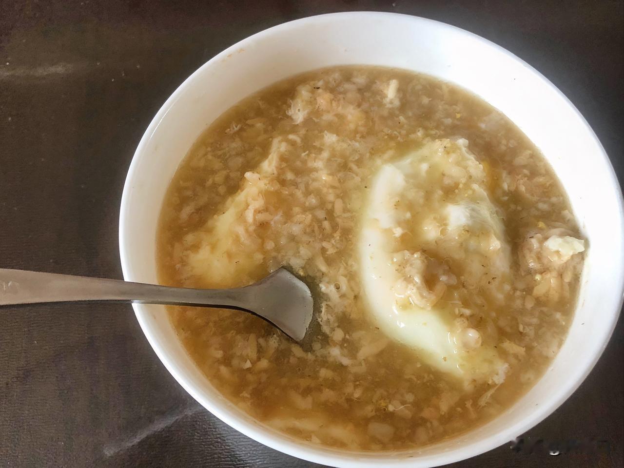 本来早上精心做好了饭，和老公一人一碗准备吃，老公却说：如果你上午出门的话，这个早