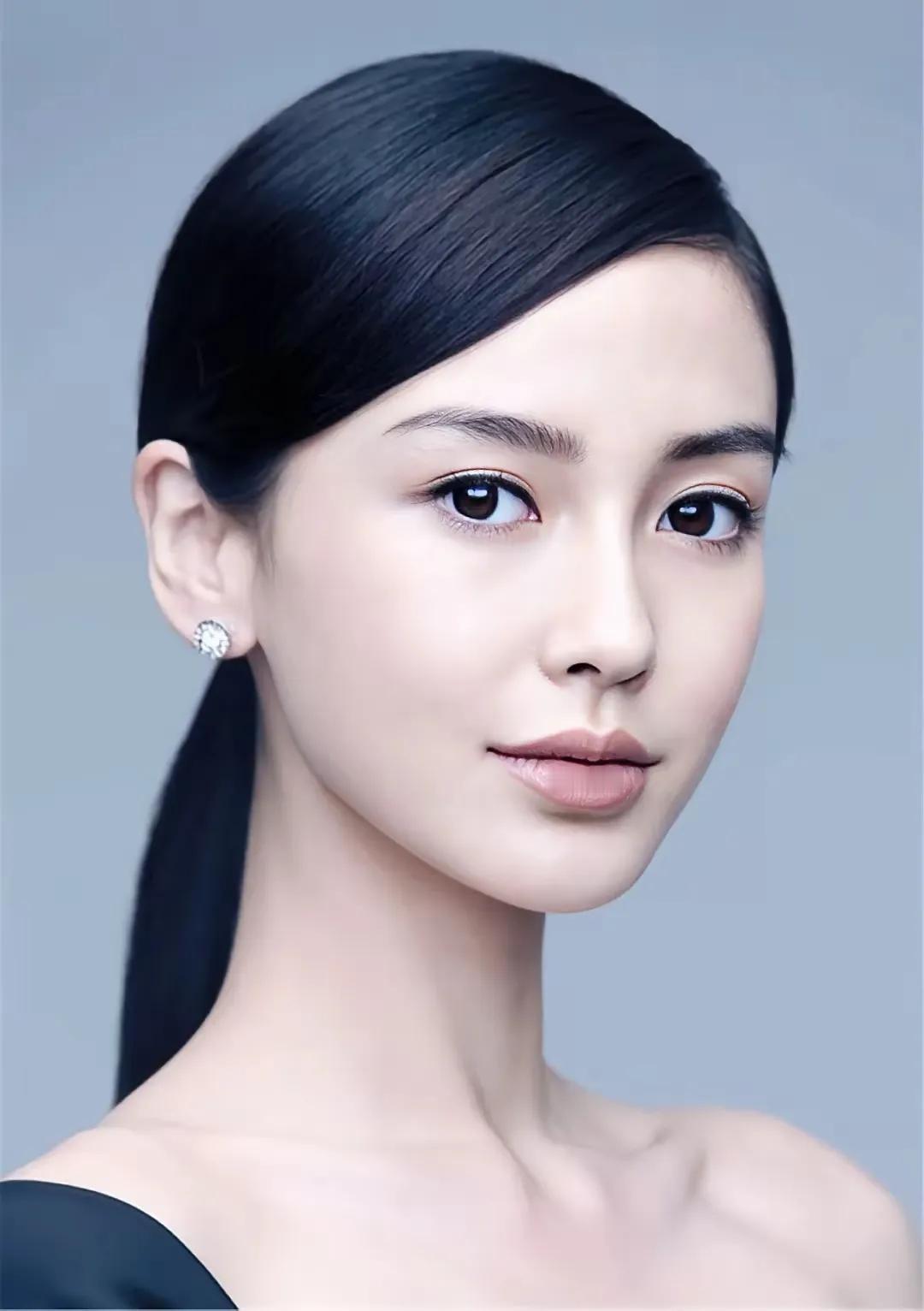 她的颜值，真的是赢在“生产线”，而不是后天改造的。你看了杨颖小时候的照片，你