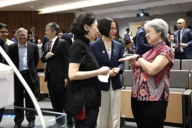 不知天高,长和继续损害国家利益,李嘉诚女友出山,帮李嘉诚大忙