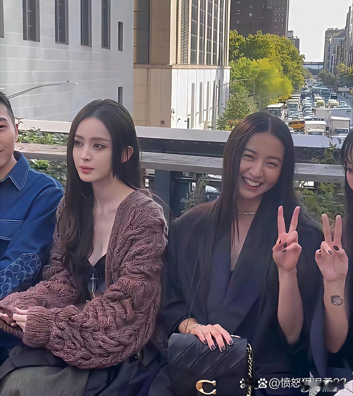 脸的大小在绝对美貌面前不值一提