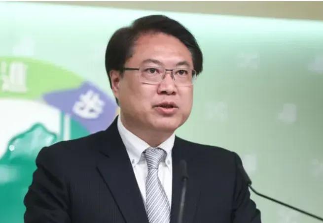 绿营负责任第一人！林佑昌宣布辞职。昨天还有很多人在批评，为什么大罢免大失败，绿