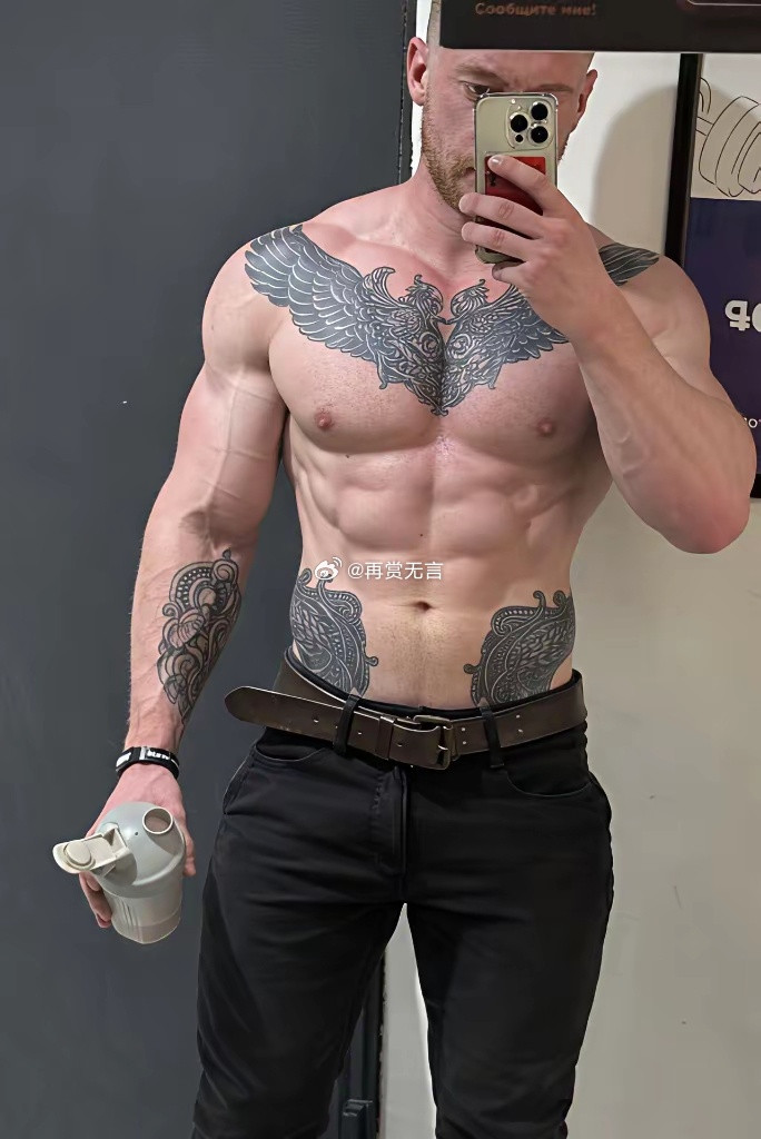 皮肤撑成那样子，怎么缩回去的？这健身后变帅哥了。