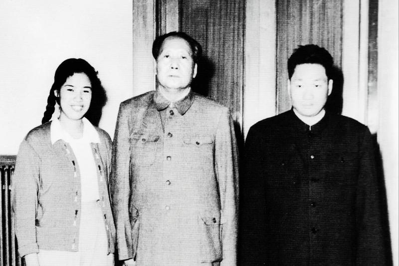 57年毛主席来青岛专程见毛岸青，毛岸青哽咽：几十年没有见到妈妈1957年夏