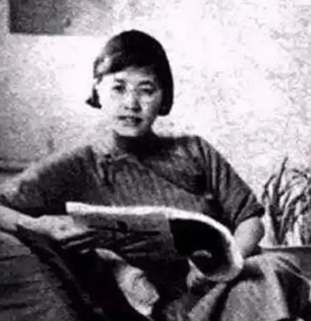 1895年，31岁的黎元洪睡梦中感觉裤子湿了，下意识伸手一摸，满脸尴尬。这时，6