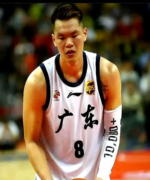 身价曾估值1.2亿的朱芳雨，竟因离婚抚养费和前体操国手胡美闹上新闻。这位CB