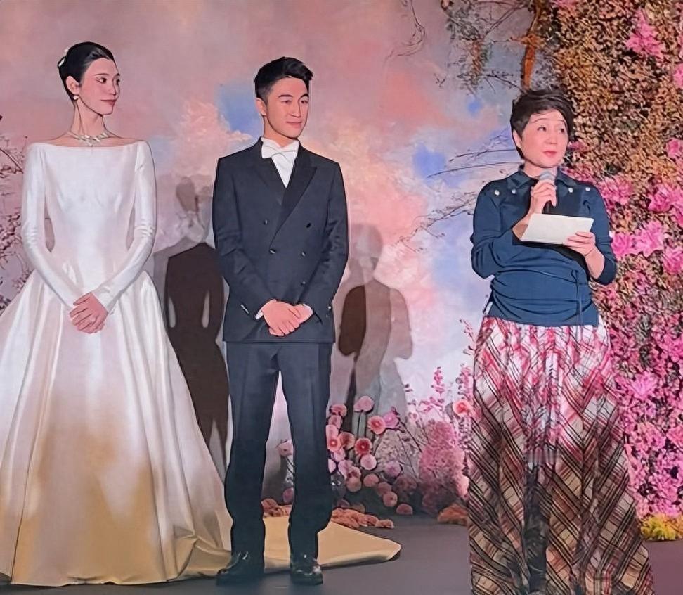 方媛与四太梁安琪贴身合影曝光，何超琼古巨基也现身这场豪门聚会​