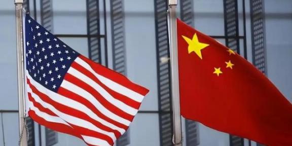 中美之间，已经没有回头路了。美国手里的绳子，已经勒住中国经济的咽喉；而中国手里的