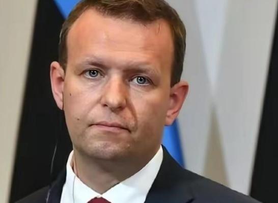 就问中国怕不怕？强大的爱沙尼亚向中国发出最后通牒，让中国必须在爱沙尼亚和俄罗斯之