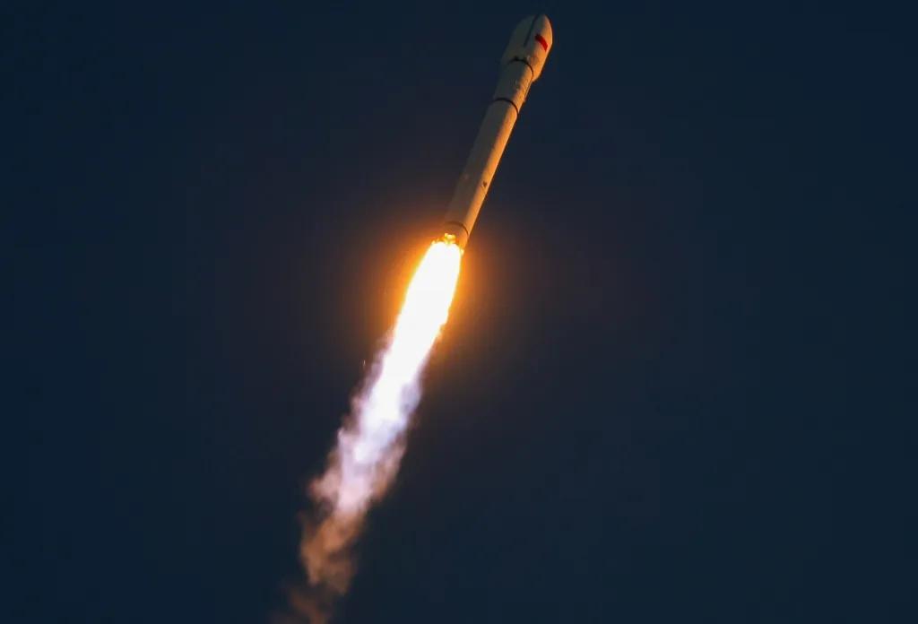 据美国太空军负责情报的首席军事长罗恩·勒奇介绍，中、俄正在试验卫星隐身技术，目的