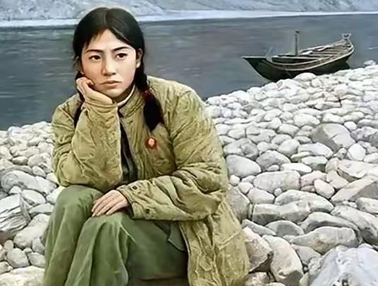 1972年，21岁的知青李文忠救起一名11岁的落水女孩。然而，女孩竟认真地对他说