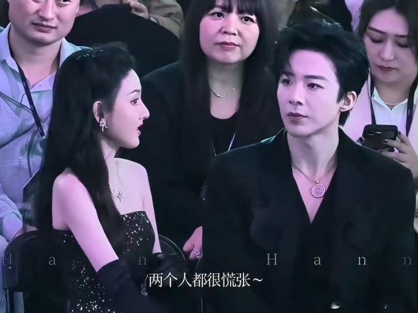 宋祖儿帮刘宇宁整理头发谁说折腰夫妇不熟？宋祖儿帮刘宇宁整理头发的瞬间，他嘴角的笑