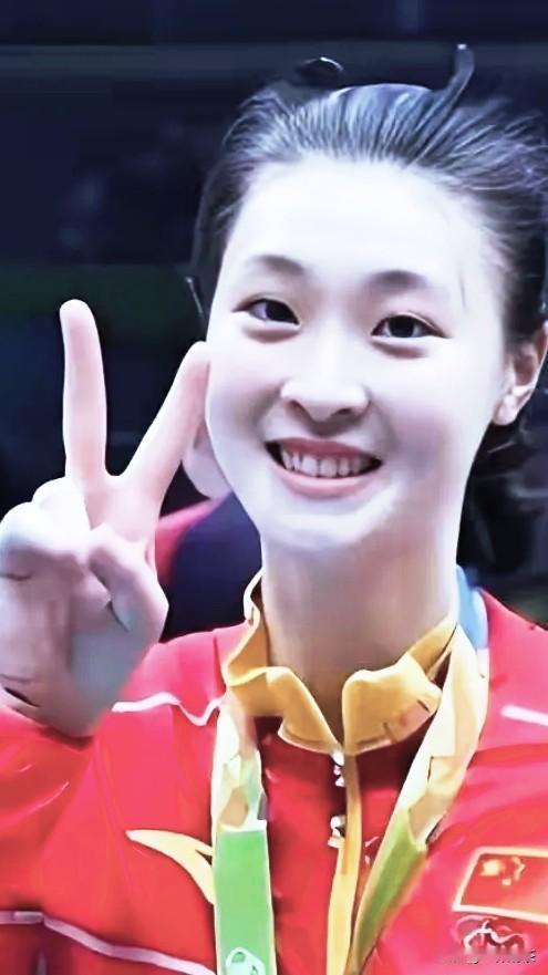 惠若琪有回聊朱婷，说的话挺戳我。她说朱婷进队以后，战术慢慢围着他转了，自己得