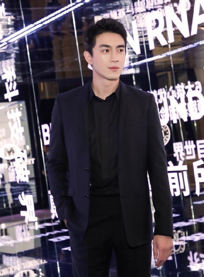 网友：看了下林更新的恋爱史…大为震惊！​​​​