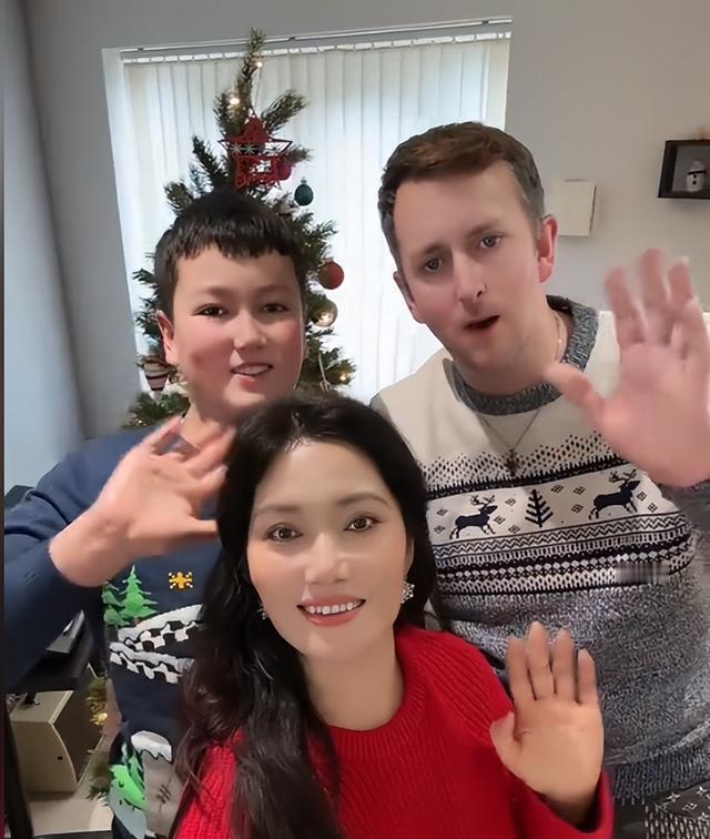 2007年，33岁的宁夏女子李丽在公司年会上结识了来华旅游的24岁英国青年皮特。