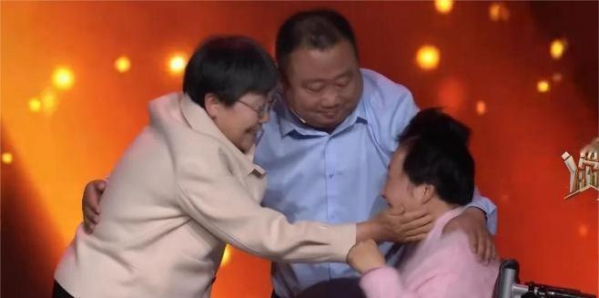 2012年，儿媳30岁，却不幸遭遇重大车祸，变为植物人。婆婆不离不弃，12年如一