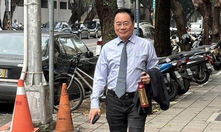 蔡正元即将入监服刑台前立委蔡正元博士因涉入“三中案”被控业务侵占案件，历经多