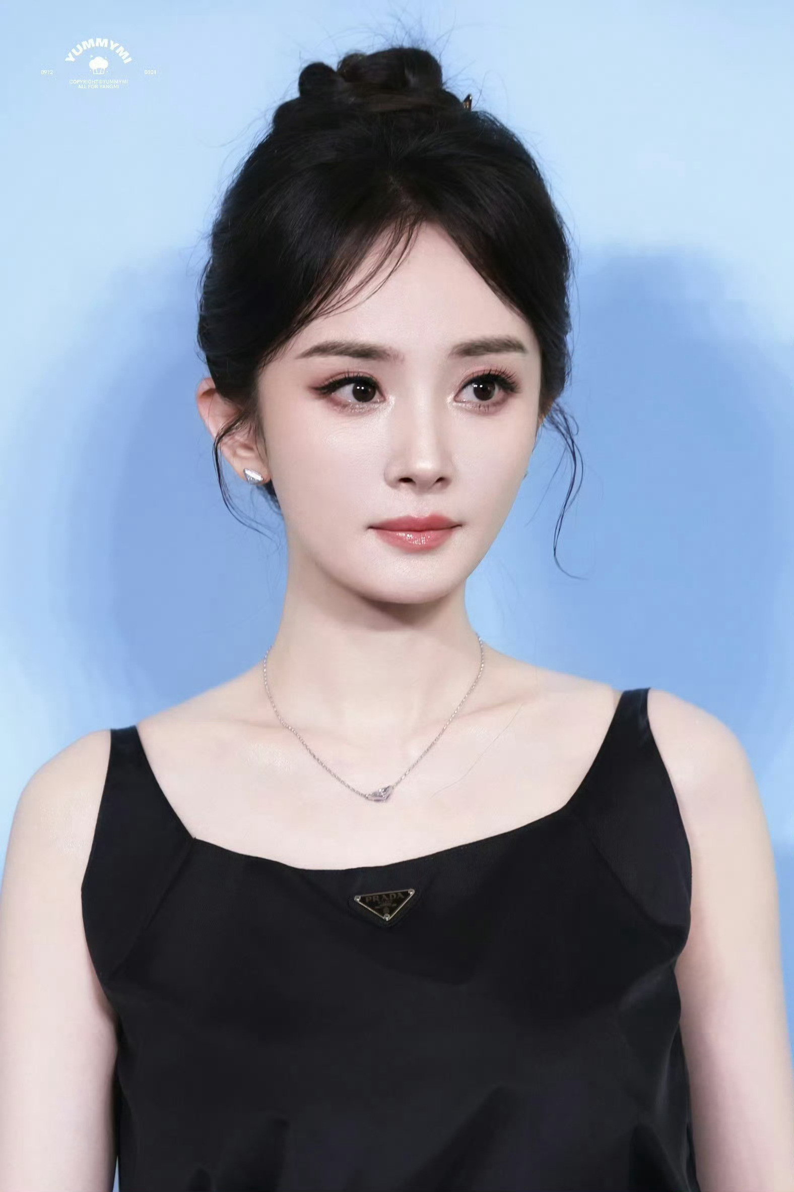 毫无争议的Prada顶级门面——杨幂杨幂李沁欧阳娣娣合照