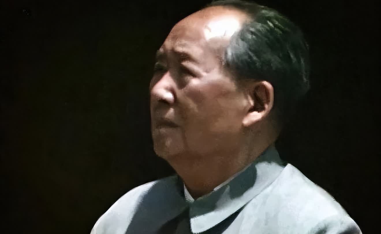 1976年，真是跌宕起伏。唐山大地震，举国悲痛。更巧的是，很多重要人物都