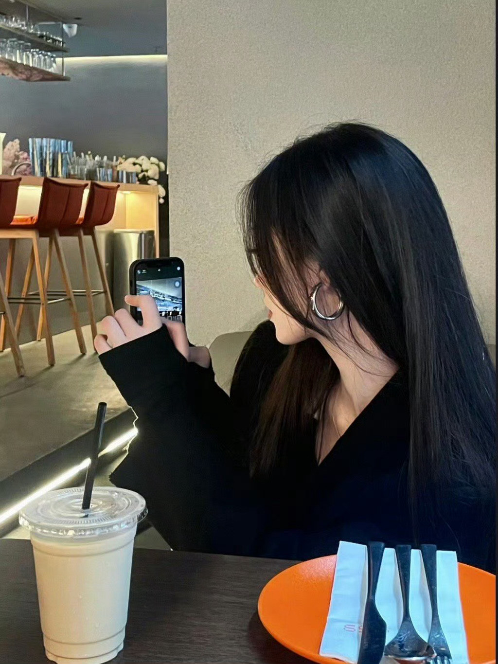 路灯很多，希望你找到属于自己的月亮。​​​