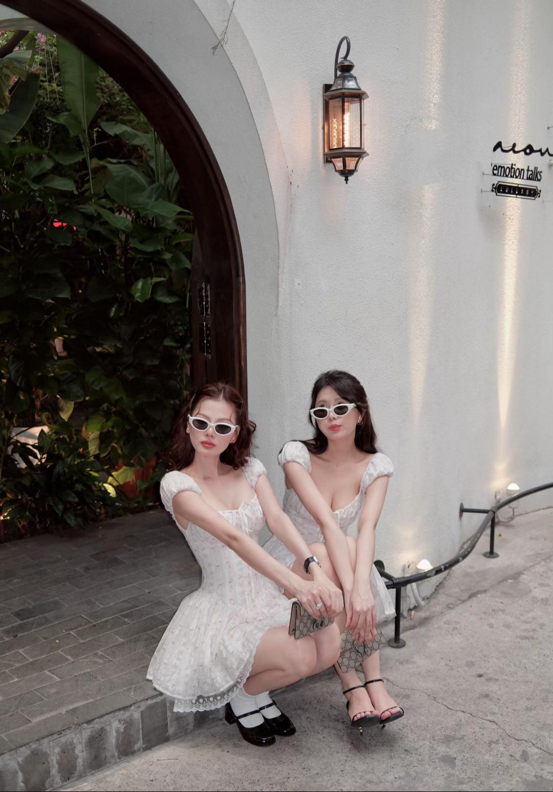 学院风裙子穿搭以清新减龄、乖巧可人为核心，通过经典元素和巧妙搭配展现青春气息。以