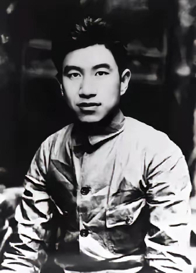 1934年，化装成商人的张子华，不幸被捕。敌人审讯他时，他讲一口浓重的家乡口音，
