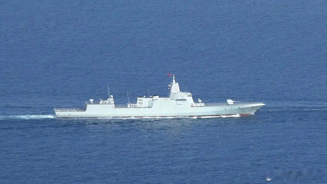 年度舰炮射击考核南部战区海军某支队组织多艘舰艇奔赴南海某海域，开展年度舰炮射击竞