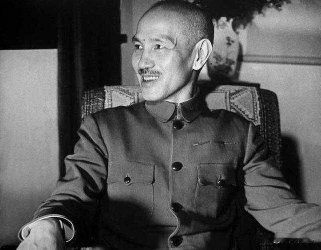 川军兴冲冲上报打死红军名将，蒋介石扫了一眼姓名，当场拍桌破口大骂1933年
