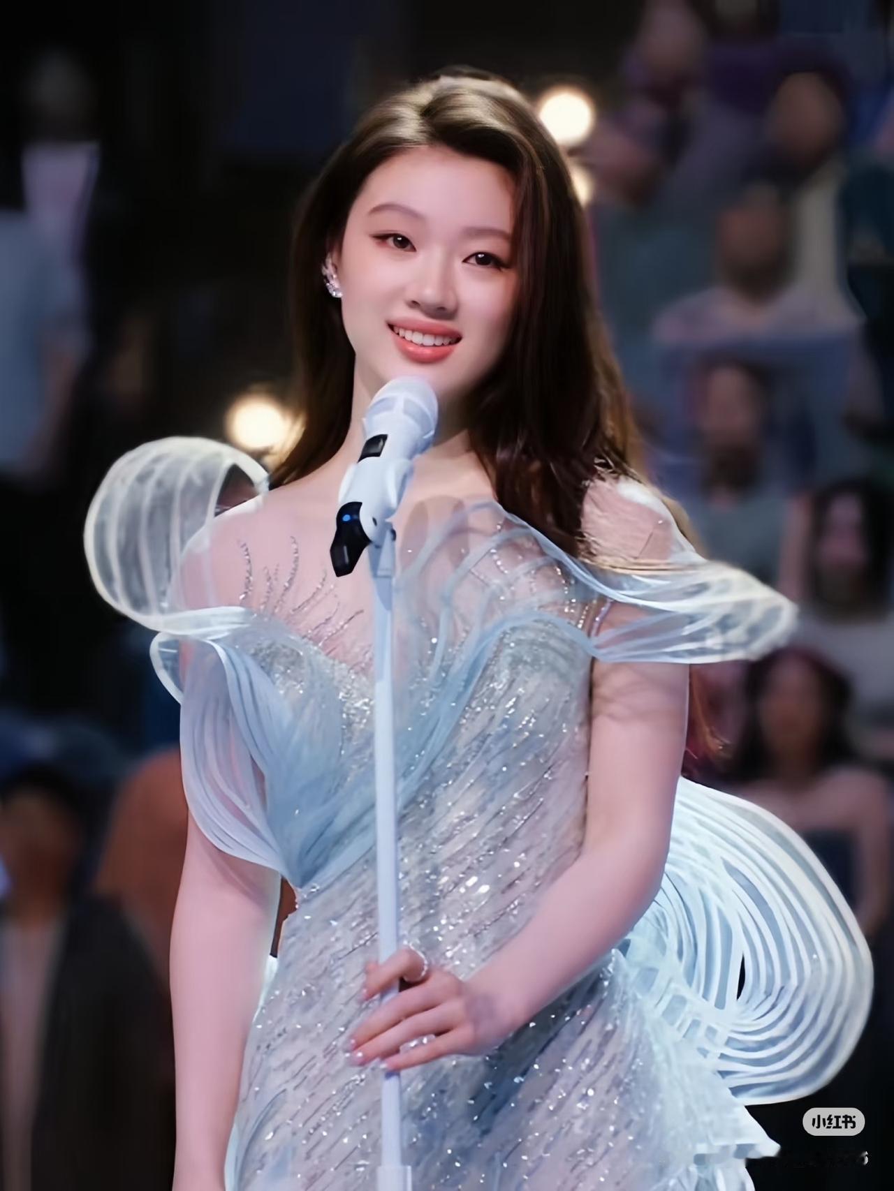 单依纯被夸华语乐坛“老来得女”这评价真不夸张第一现在乐坛新人多但能像她这