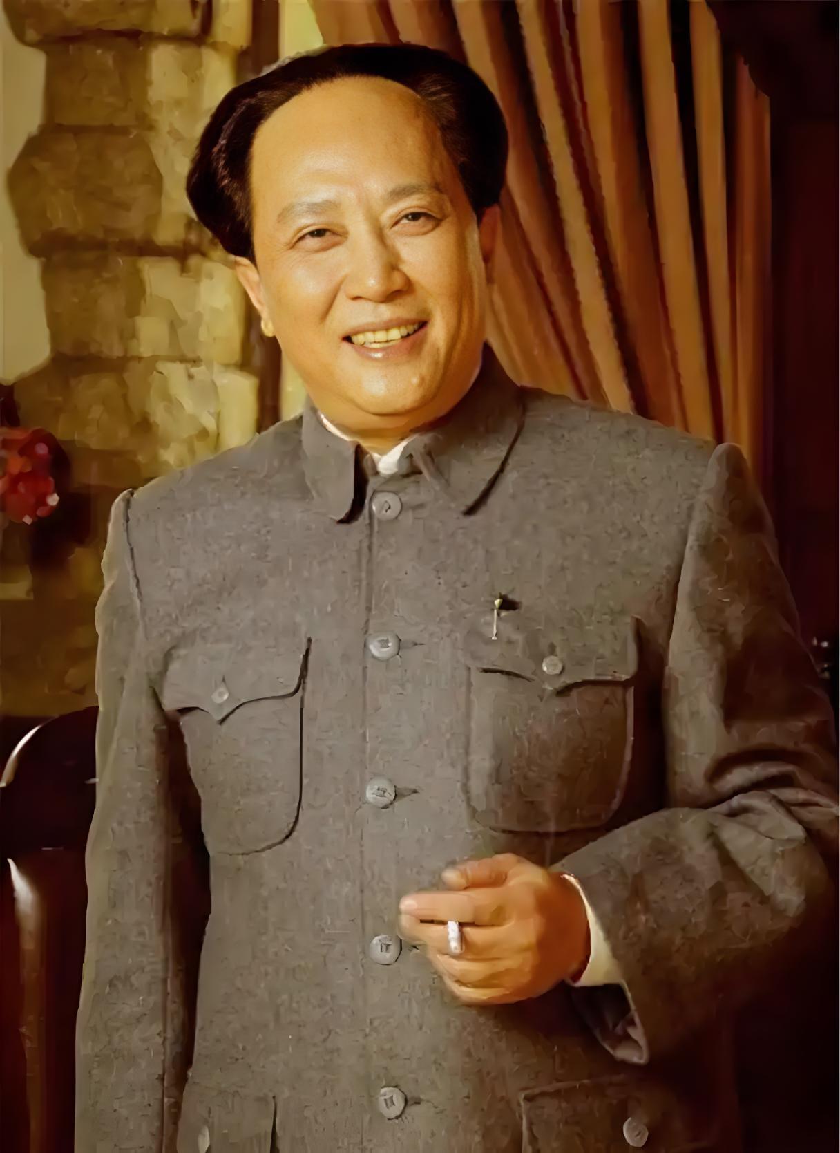 在唐国强扮演的所有角色中，给我留下较深印象的是毛泽东、诸葛亮、雍正皇帝。我在看这
